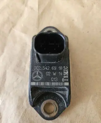 Mercedes-Benz SL R230 Airbag deployment crash/impact sensor 0025426918