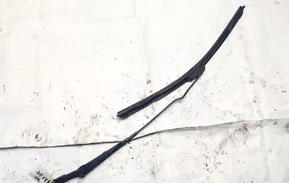 Volkswagen PASSAT B3 Front wiper blade arm