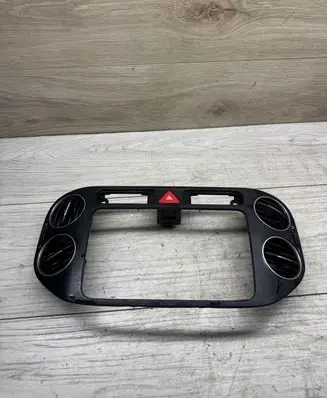 Volkswagen Golf Plus Radio/GPS head unit trim 5M0858071K
