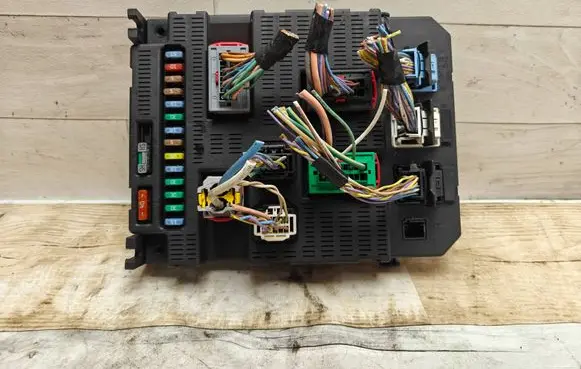 Peugeot 807 Fuse module 9659285280 1009249060206 0354035220206