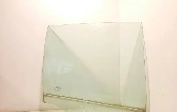 KIA Carens II Rear door window glass AS2