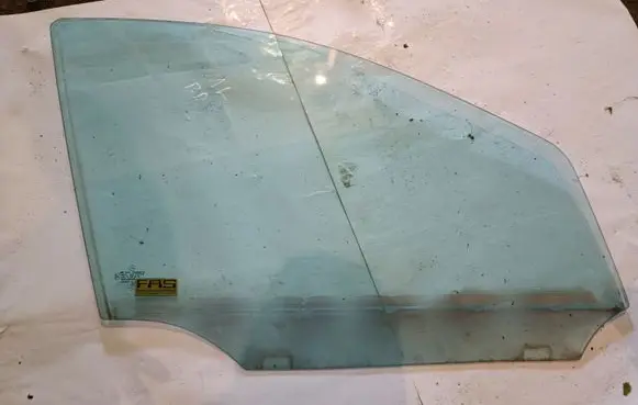 Mercedes-Benz ML W164 Front door window glass four-door E643R000004 M274AS2DOT376