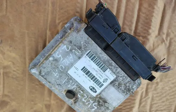 Opel Vivaro Gearbox control unit/module 8200645578