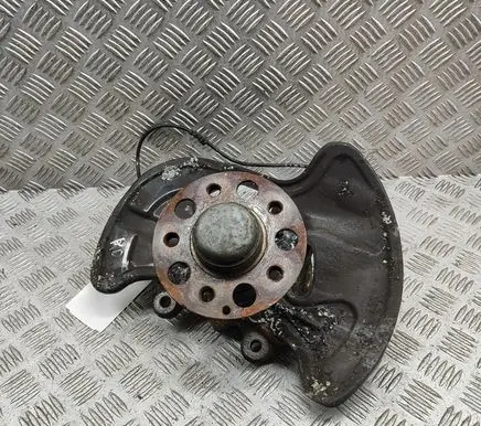 Mercedes-Benz C W204 Front wheel hub A2043320201