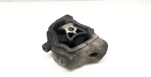Volvo V60 Engine mount bracket