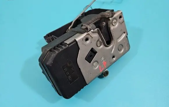 Renault Trafic II (X83) Front door lock 8200008246 IMPRK1493410