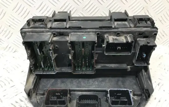 Chrysler Town & Country V Fuse box set 04692335AE