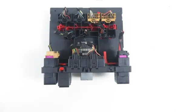 Audi A3 S3 8P Central body control module 8P0907279F