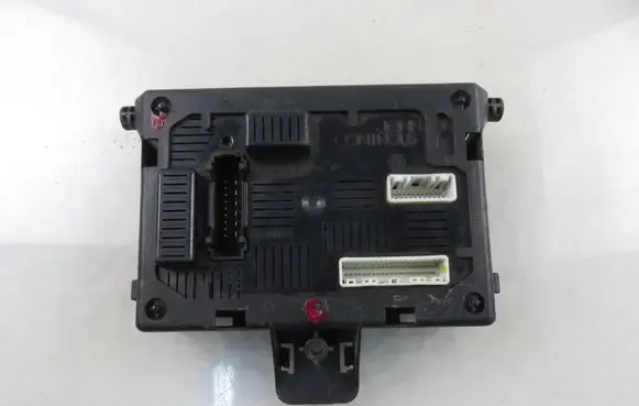 Renault Clio III BSM Control unit 8200652289