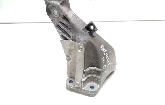 BMW 5 E60 E61 Engine mounting bracket 6777056 22116777056