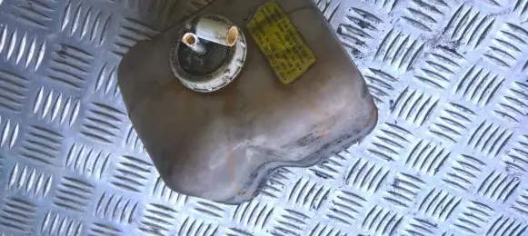 Mitsubishi Pajero Coolant expansion tank/reservoir