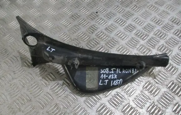 Peugeot 308 SW Rear/tail light trim molding 9681953280