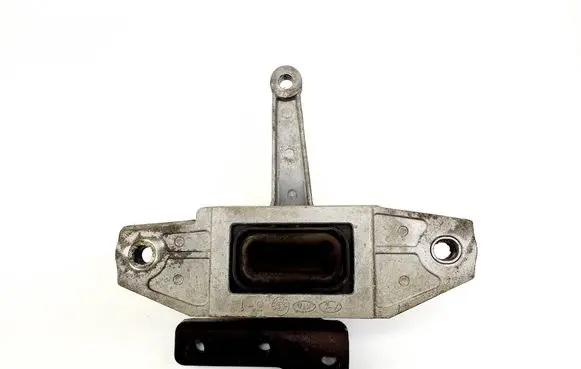 Engine mount bracket