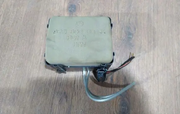 Mercedes-Benz E W212 Central locking vacuum pump A5998200010