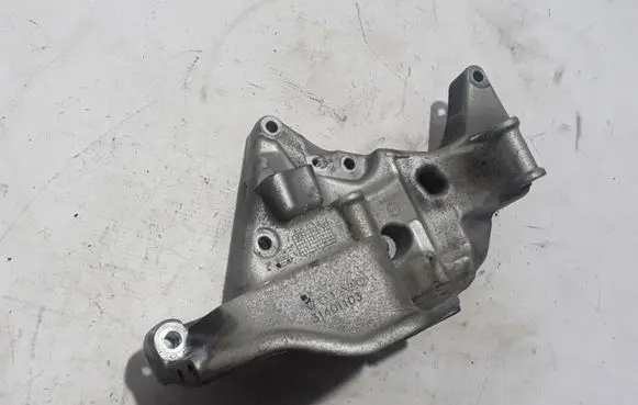 Volvo XC90 Generator/alternator bracket 31401103