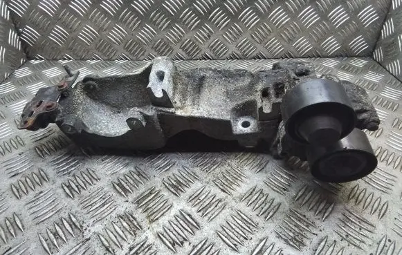 Renault Laguna III Generator/alternator bracket 8200527320
