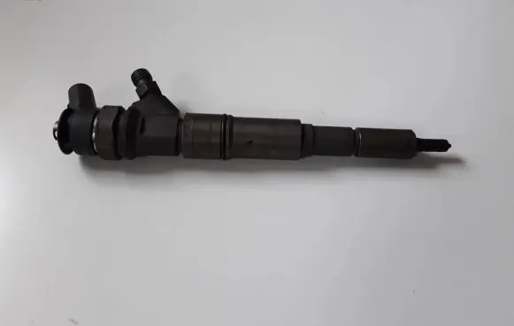 BMW X3 E83 Fuel injector 7793836
