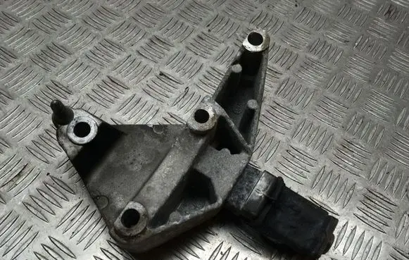 Renault Megane II Engine mount bracket 8200108112 31160111