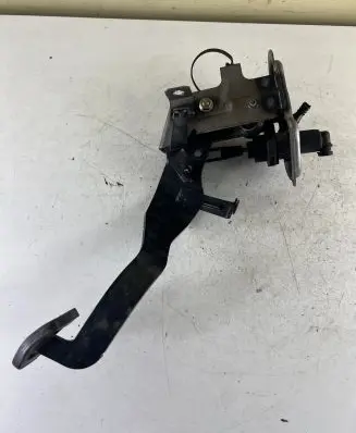 Mitsubishi Colt Clutch pedal A4542900004