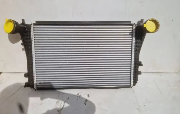 Volkswagen Touran I Intercooler radiator 1K0145803T