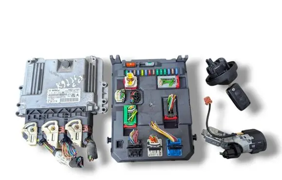 Citroen C3 Picasso Engine ECU kit and lock set 0281017333 9677013180
