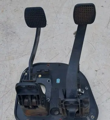 Iveco Daily 4th gen Clutch pedal 504068713 504068714
