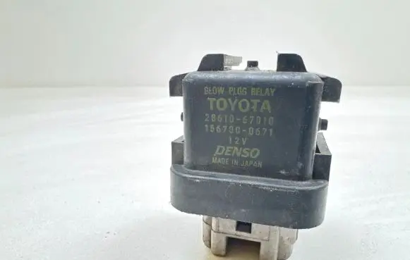 Toyota Yaris Glow plug pre-heat relay 2861067010 1567000671