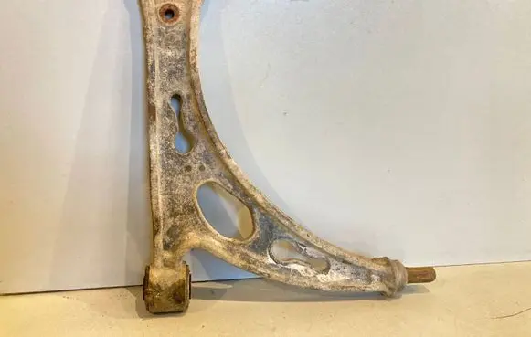 Volkswagen Touran I Front lower control arm/wishbone