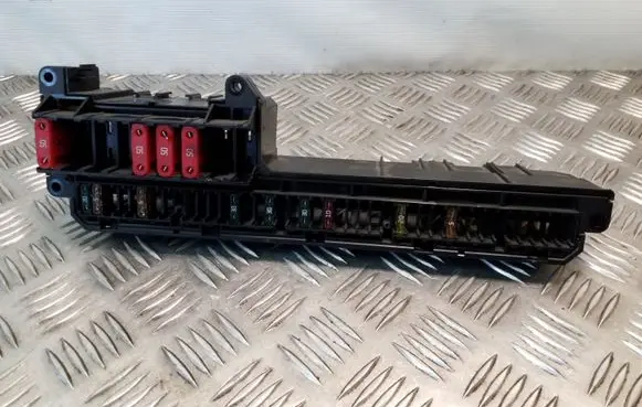 BMW 5 E60 E61 Fuse module 6932452