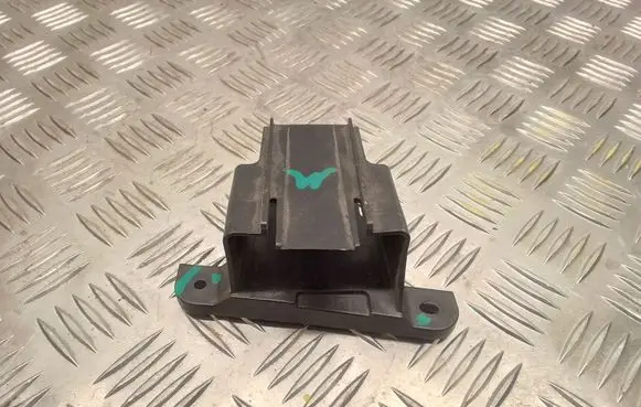 Tesla Model S Front bumper mounting bracket 105695100C