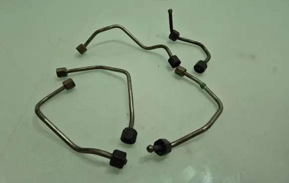 Volvo V40 Fuel injector supply line/pipe 