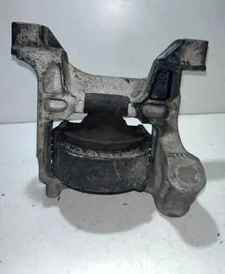 Mazda 6 Engine mount bracket