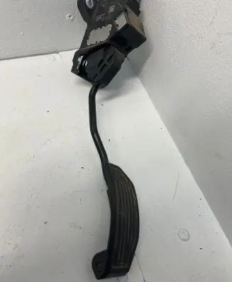 Toyota Avensis T270 Accelerator throttle pedal 7811005020 09068B 505321101
