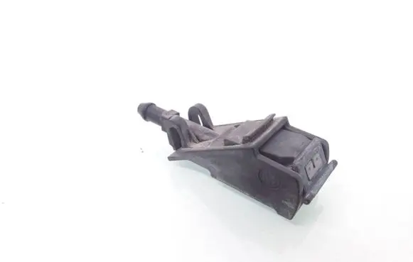 Windshield washer spray nozzle