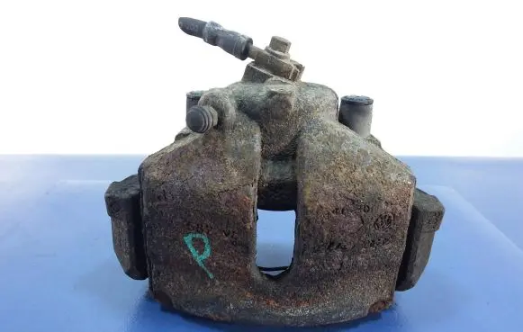 Volkswagen Touran II Front brake caliper