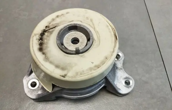 Engine mount bracket