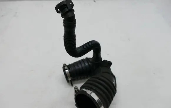 Audi A6 S6 C6 4F Turbo air intake inlet pipe/hose 4F0129615E