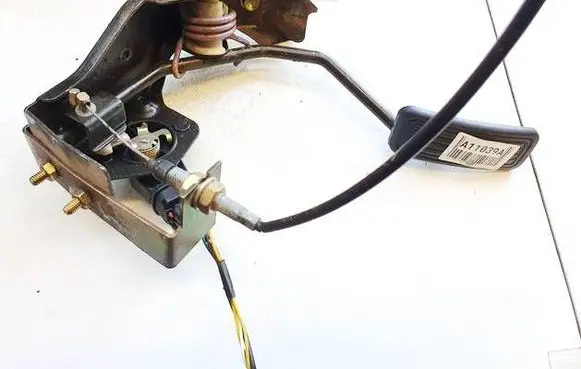 Toyota Avensis T250 Accelerator throttle pedal 8928147010