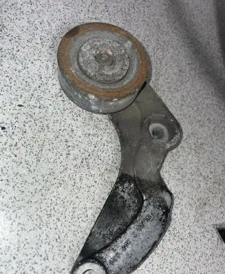 BMW 5 E39 Generator/alternator bracket 11282248561