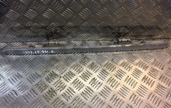 Trunk door license plate light bar