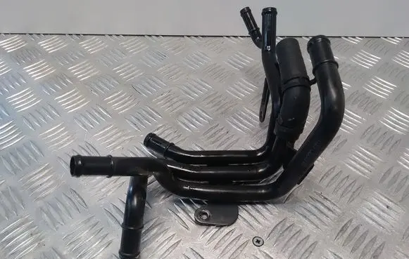 Volkswagen PASSAT B8 Engine coolant pipe/hose 04L121064AM