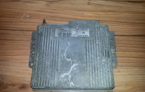 Renault Megane I Engine control unit/module hom7700870572 s103750004c