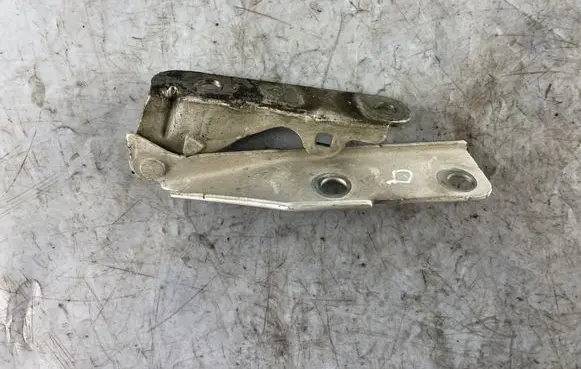 Engine bonnet/hood hinges