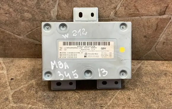 Mercedes-Benz E W212 Bluetooth control unit module A2049000300 A1718270345