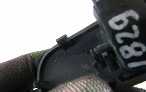 Windshield washer spray nozzle