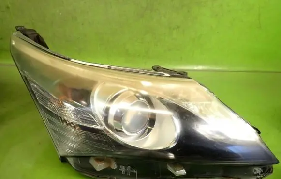 Toyota Avensis T270 Headlight/headlamp