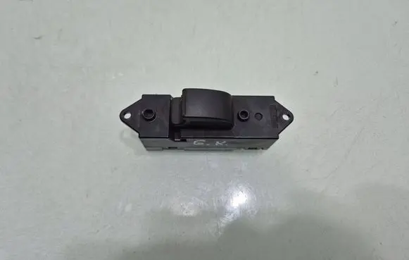 Mitsubishi Pajero Electric window control switch 8608A144