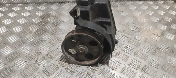 Peugeot 206 Power steering pump 9638931980 28079834