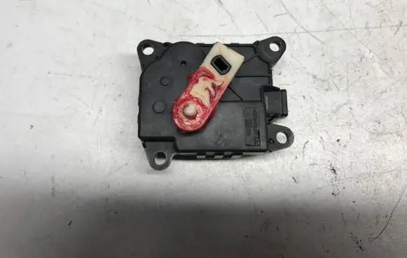 Nissan Juke I F15 Intake manifold valve actuator/motor 277301KA0A 130104A