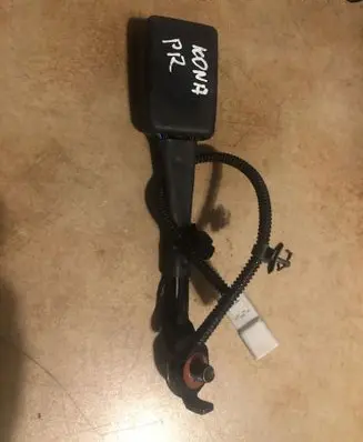 Hyundai Kona I Front seatbelt buckle
